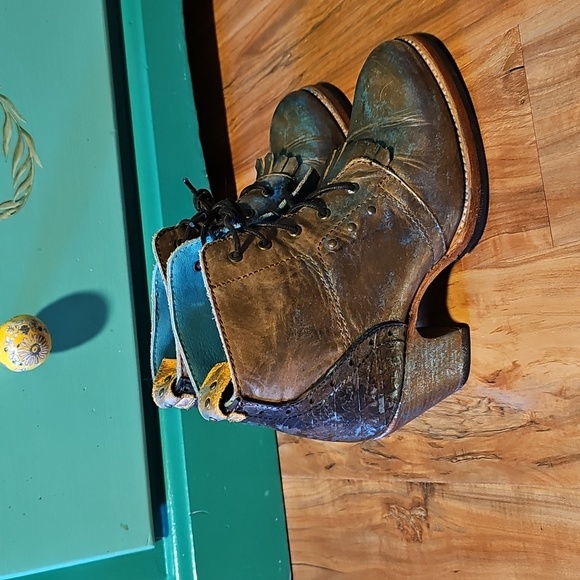 Shimmering Bronze Lace-Up Boots - Picture 4 of 9